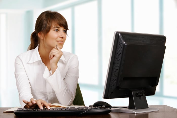 Woman-on-computer